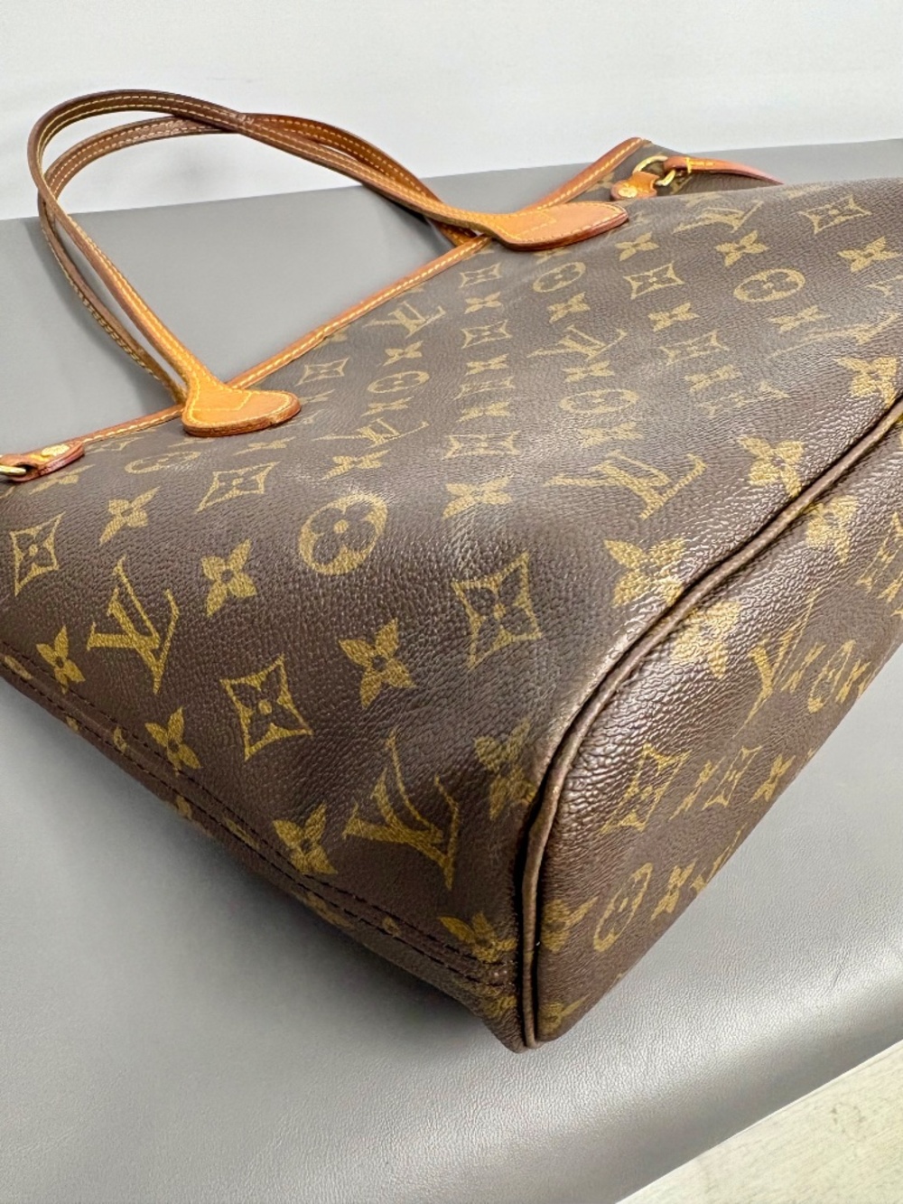 Louis Vuitton Neverfull PM Monogram Canvas - Picture 4 of 13